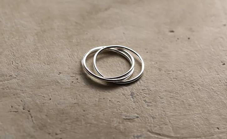 Dainty Interlocking Fidget Ring - Image 11