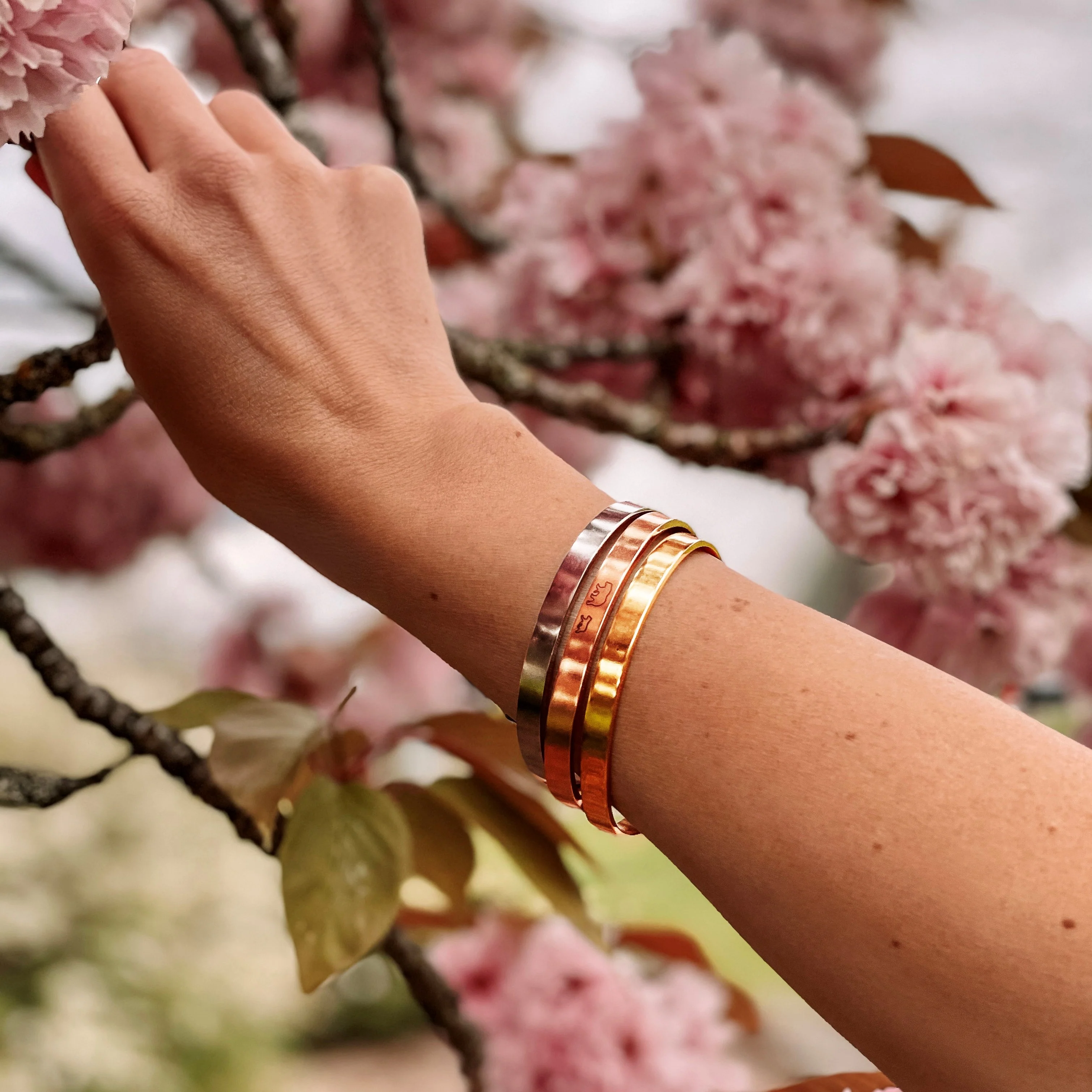 Mama Bear & Her Baby Bears Engraved Cuff Bracelet - Image 14